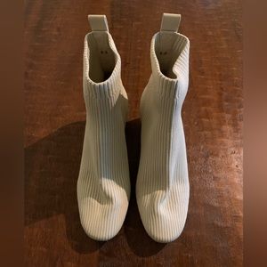 Everlane Size 6.5 Beige Color Rib Knit 🧶 Ankle Boots